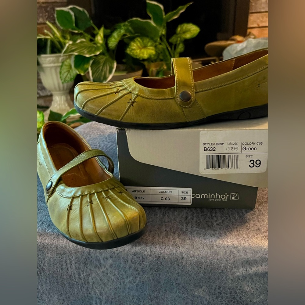 Caminhar green leather walking shoe size 39 $30